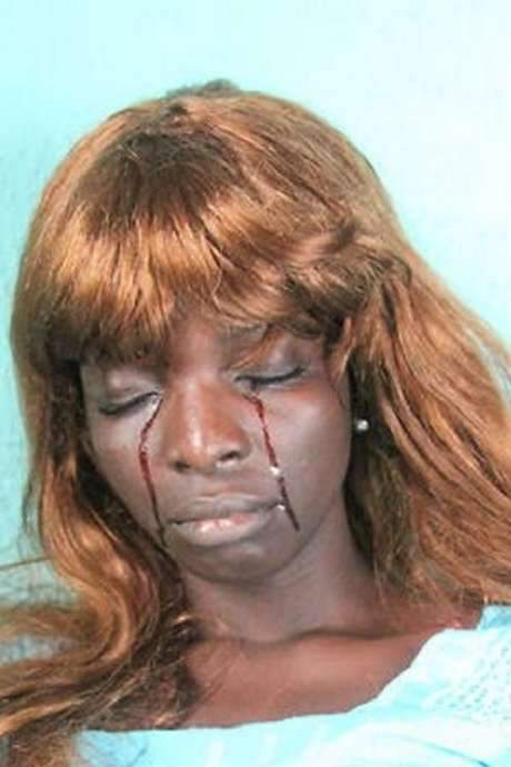 A moving, atmospheric portrait of a “psychic” vampire—a solitary woman in Lagos obsessed with synthetic Nollywood dramas. The experimental short examines wig‑wearing in Nollywood, adding psychological and sci‑fi layers while condemning the harsh treatment of single women in Nigerian cinema. Director Zina Saro‑Wiwa calls it “alt‑Nollywood,” reshaping genre conventions to reveal gothic possibilities within the Nollywood aesthetic.