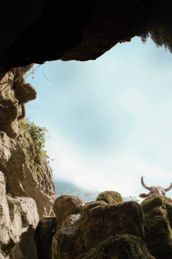 During Italy's economic boom in the 1960s, a team of courageous speleologists ventures into the deepest cave in Europe, located in the remote Calabrian wilderness. Their exploration of the Bifurto Abyss disrupts the solitude of an elderly shepherd on the Pollino plateau. The journey to the cave's depths sparks a thoughtful examination of isolation, human connection, and the impact of progress on traditional ways of life.