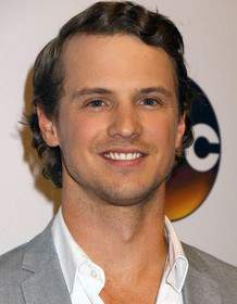 Freddie Stroma