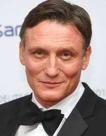 Oliver Masucci