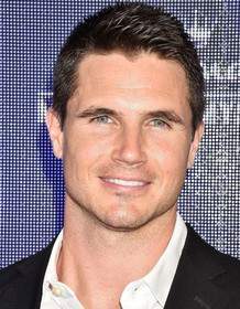 Robbie Amell