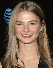 Stefanie Scott